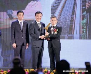 V2 關於耕建築 29 4.董事長榮獲《中華民國第40屆創業楷模》1